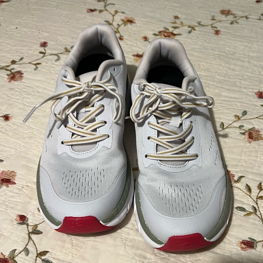 Avia tennis shoes